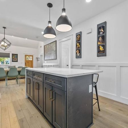 Designer Home: King Beds, Luxe Bath+Free Parking! Atlanta Exterior photo