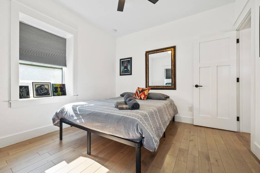 Designer Home: King Beds, Luxe Bath+Free Parking! Atlanta Exterior photo