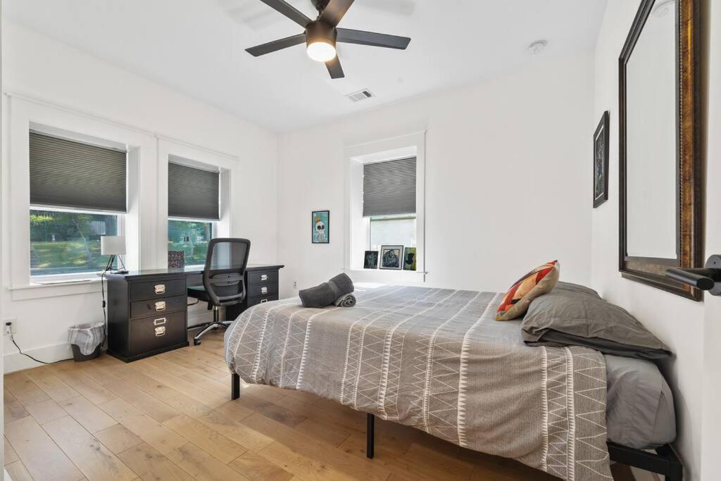 Designer Home: King Beds, Luxe Bath+Free Parking! Atlanta Exterior photo