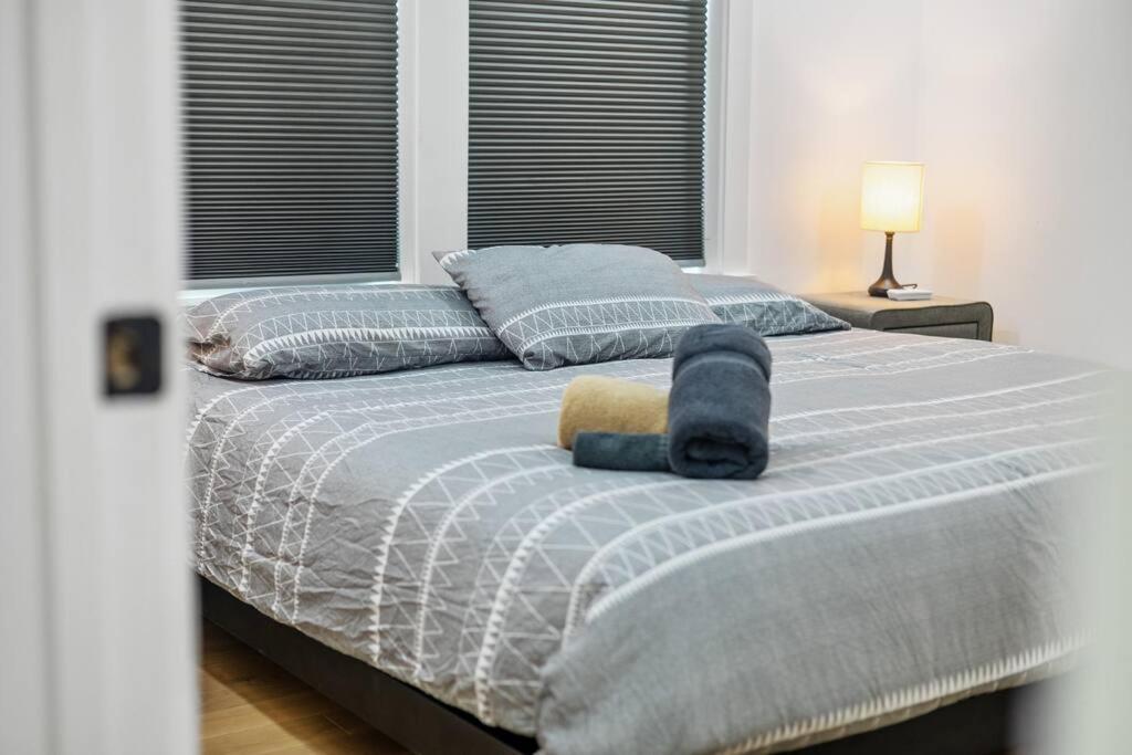 Designer Home: King Beds, Luxe Bath+Free Parking! Atlanta Exterior photo